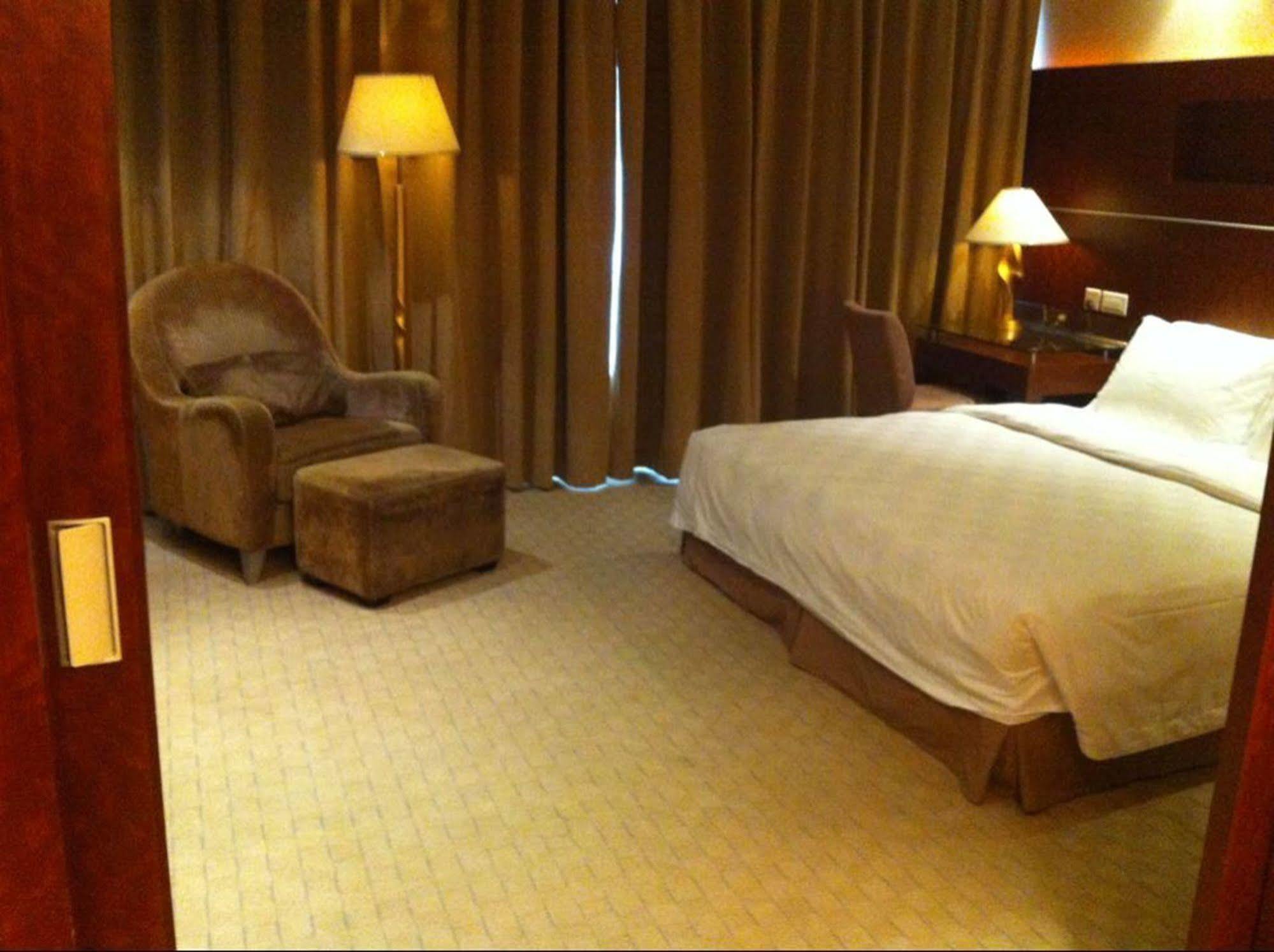 New Times Hotel Shenzhen Railway Station Extérieur photo